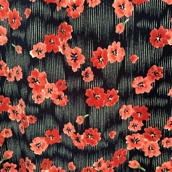 Dalia 1X blouse, EUC, plus size, beautiful floral print - Picture 5 of 5